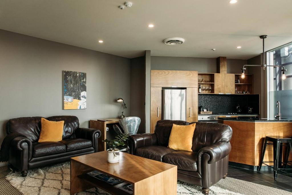 King and Queen Hotel Suites - Resim 19