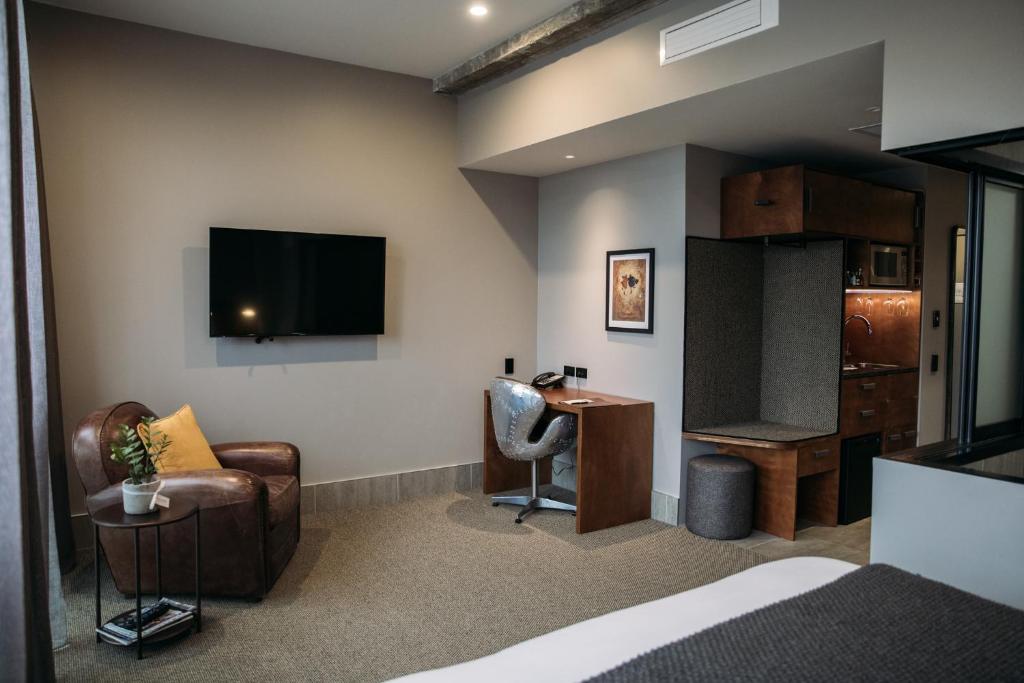 King and Queen Hotel Suites - Resim 33