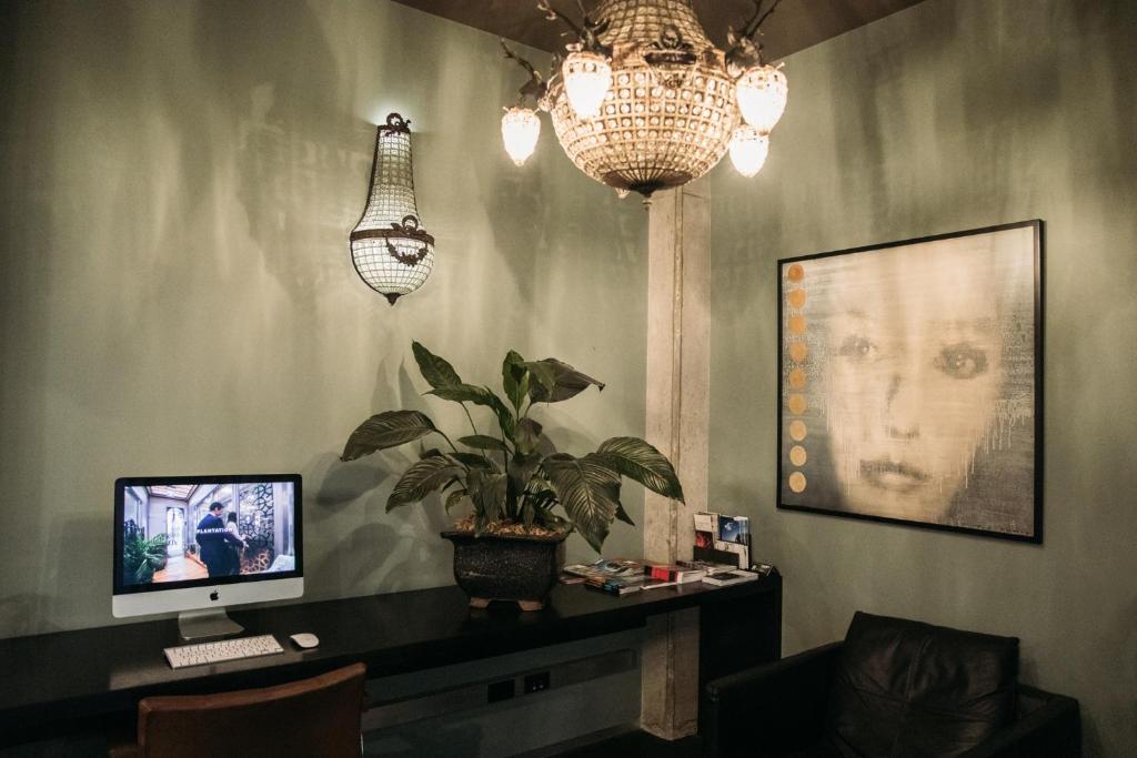 King and Queen Hotel Suites - Resim 34