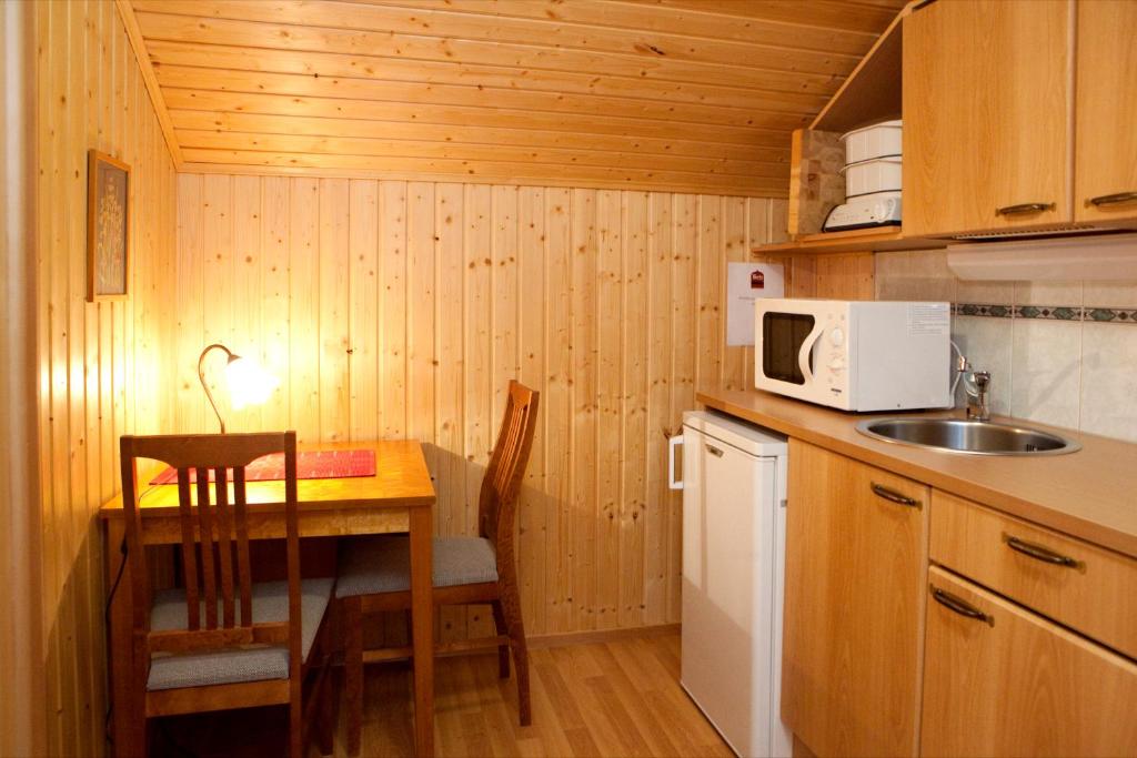 Hotelli Möhkön Rajakartano - Ilomantsi - Small Two-Bedroom Apartment