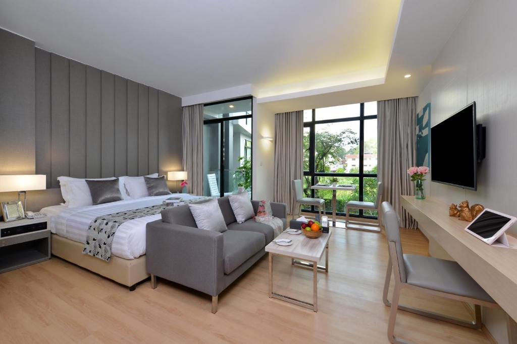 
Deluxe Twin Room with Pool View
