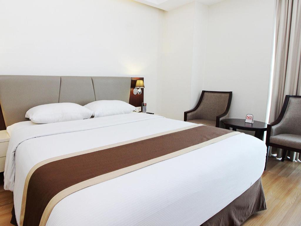 Postel nebo postele na pokoji v ubytování Java Palace Hotel