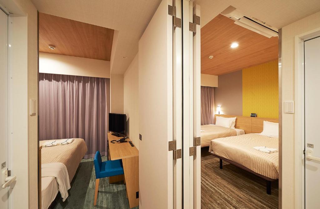 Postel nebo postele na pokoji v ubytování Sotetsu Fresa Inn Tokyo Tamachi
