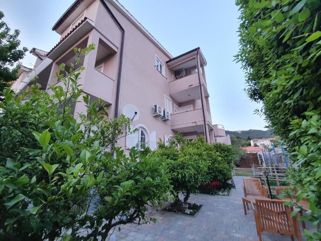 Gallery image of Apartments LEON 2 in Rab
