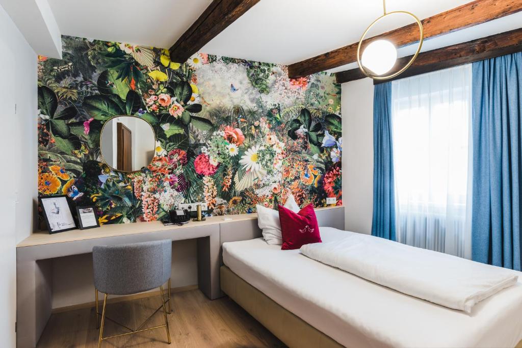 Postel nebo postele na pokoji v ubytování Altstadthotel Weisse Taube