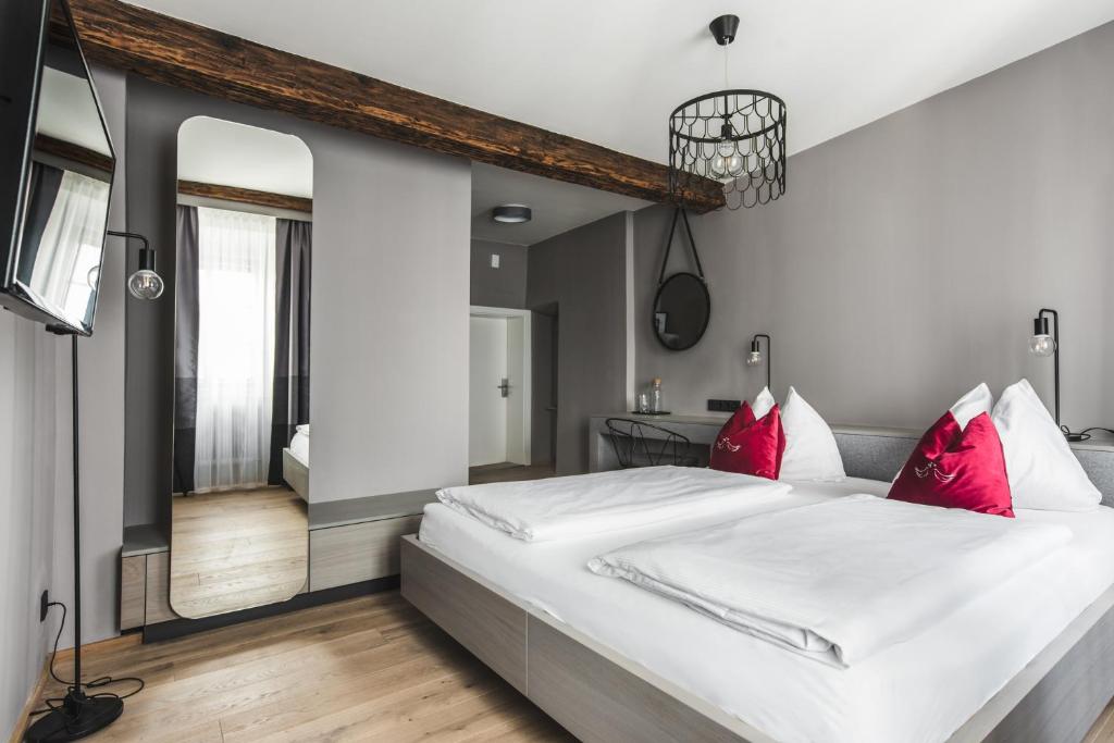 Altstadthotel Weisse Taube - Resim 9