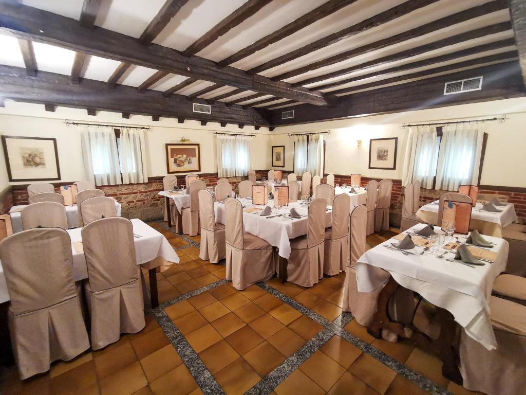 Restaurace v ubytování Hospedaje Bar El Gato del Acueducto