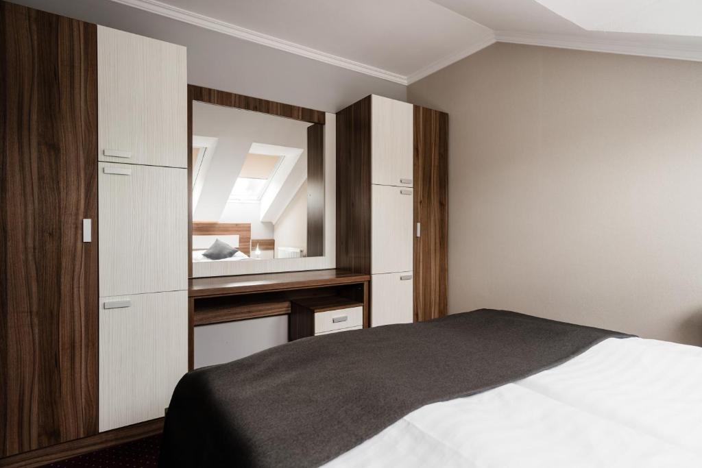 Postel nebo postele na pokoji v ubytování Hotel Menhard