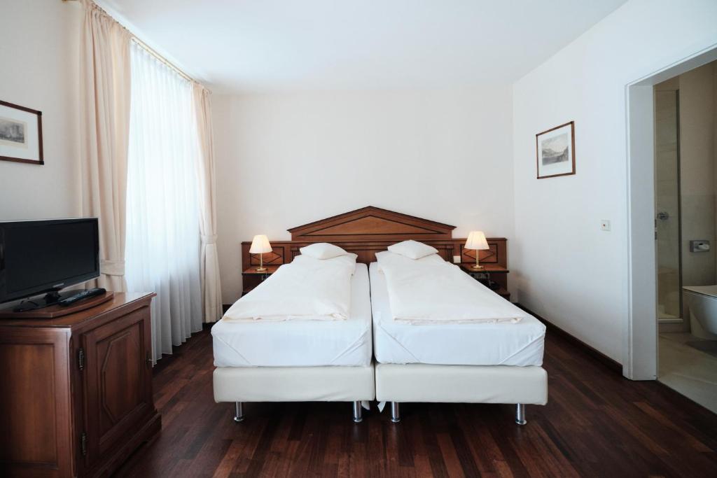 Postel nebo postele na pokoji v ubytování Hotel Weisser Bock