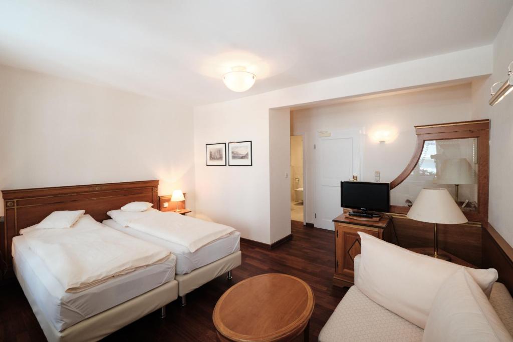 Postel nebo postele na pokoji v ubytování Hotel Weisser Bock