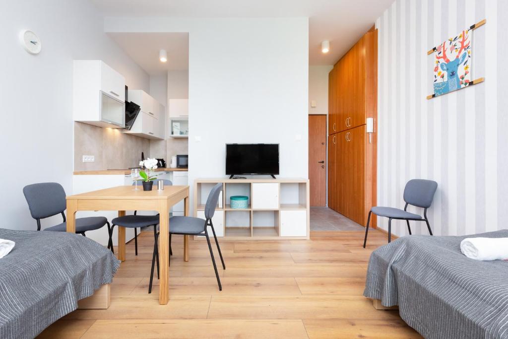 Televízia a/alebo spoločenská miestnosť v ubytovaní Apartment Warsaw Puławska by Noclegi Renters