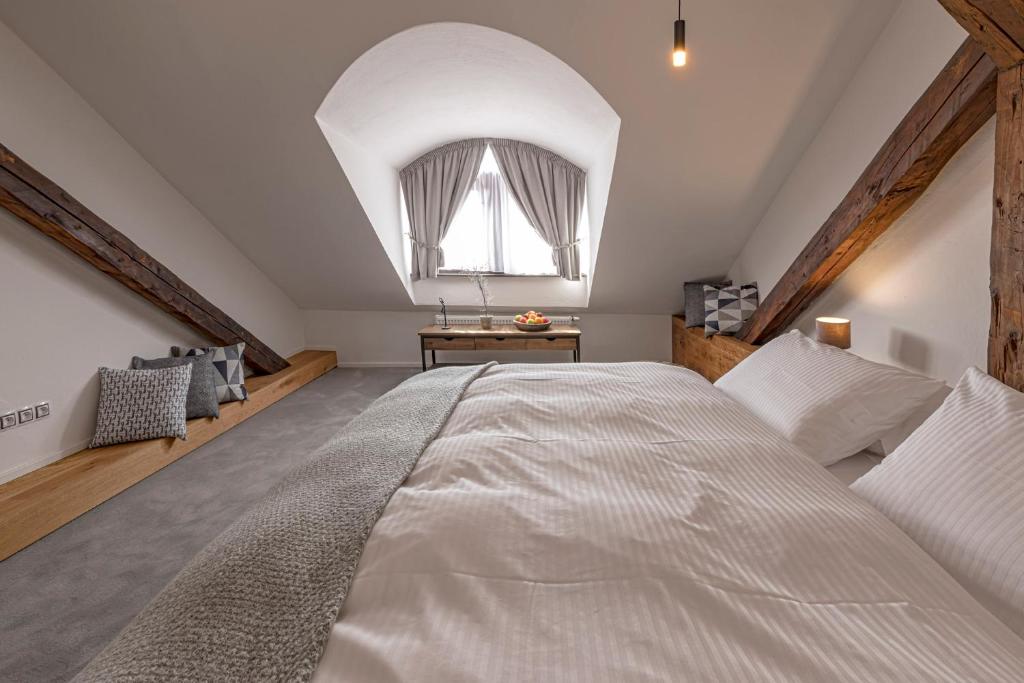 Postel nebo postele na pokoji v ubytování Boutique hotel & spa DOMA u nás - entry AquaCity free