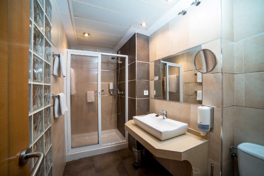 Koupelna v ubytování Hotel Serrano