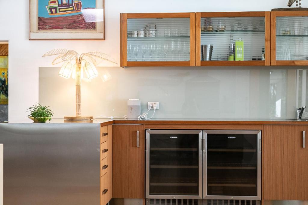 Kuchyň nebo kuchyňský kout v ubytování Pineapple Petes Beach House