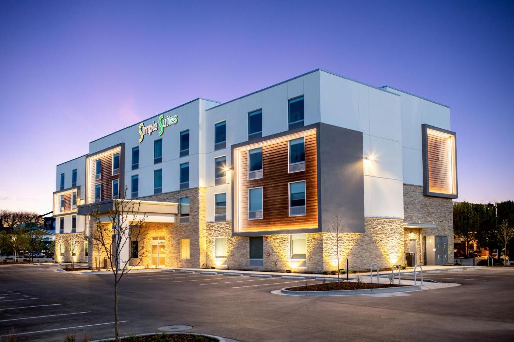 Simple Suites Boise Airport photo