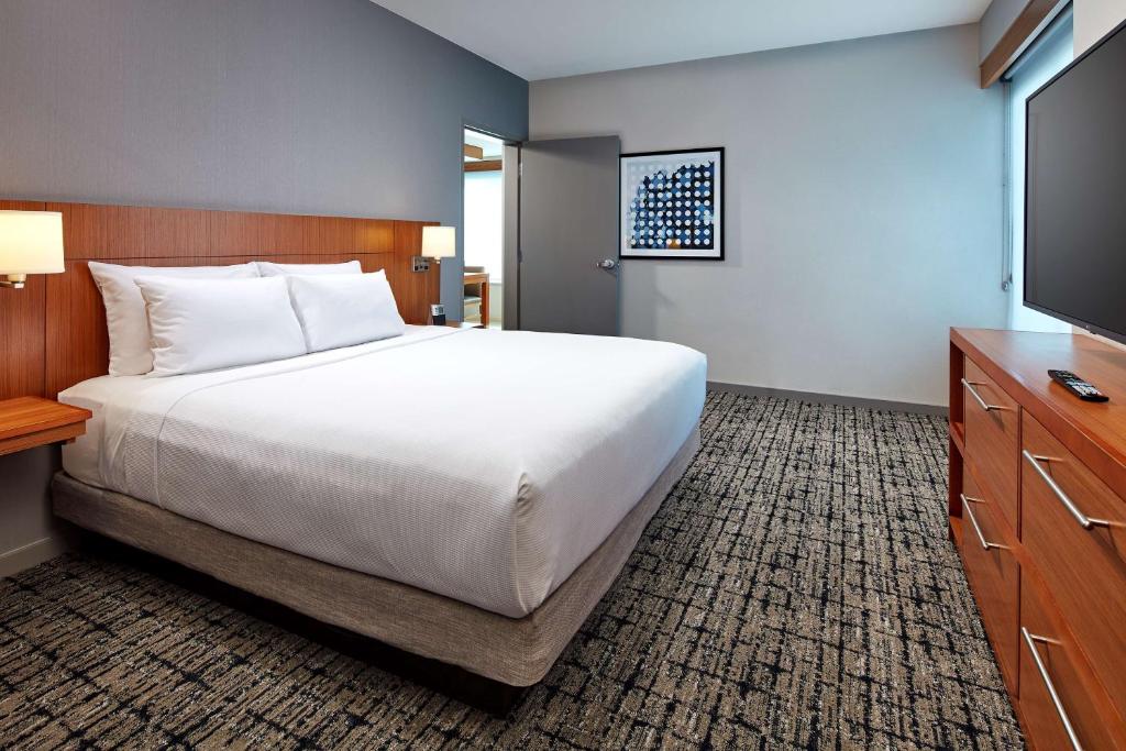 Hyatt Place Los Angeles / LAX / El Segundo photo