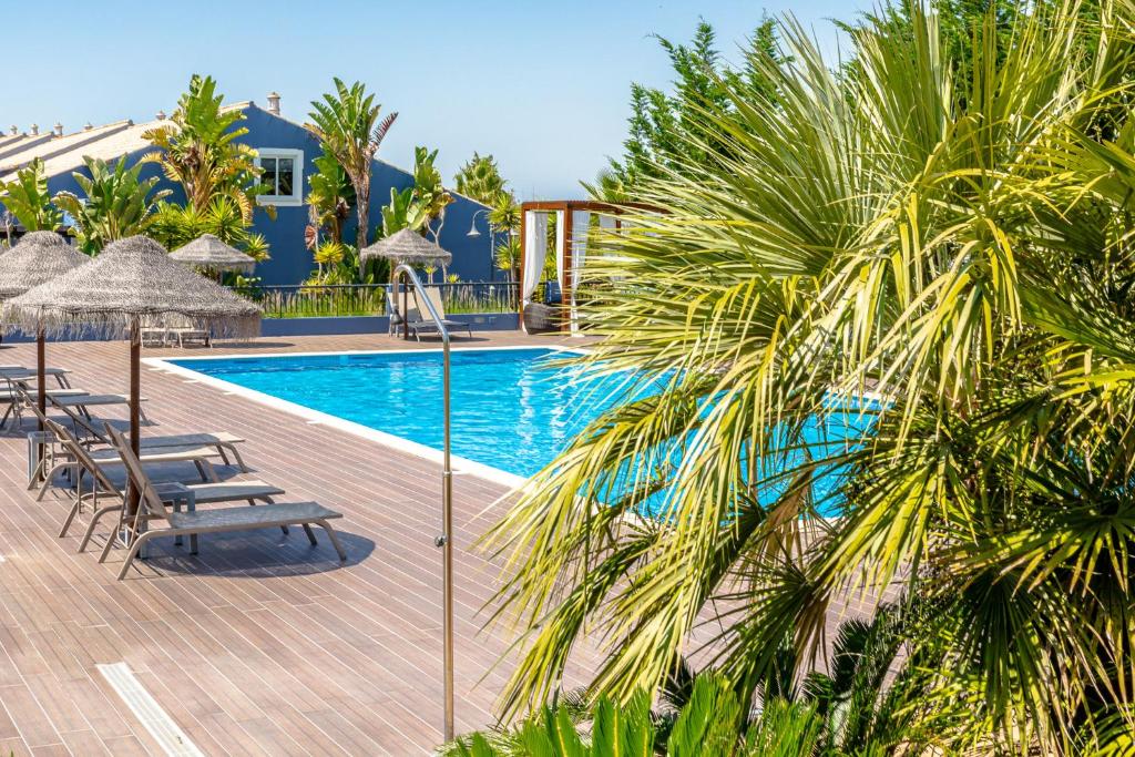 Bazén v ubytování Aldeia Azul Resort nebo v jeho okolí