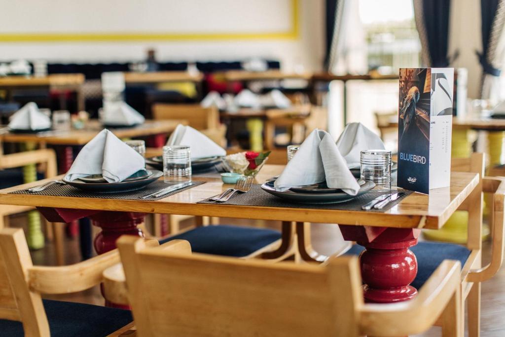 Veitingastaður eða matsölustaður á Wazo Hotel
