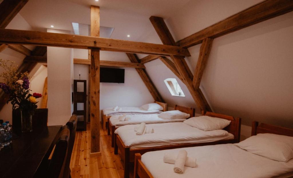 Zamek Bożejów - Mixed Dormitory Room