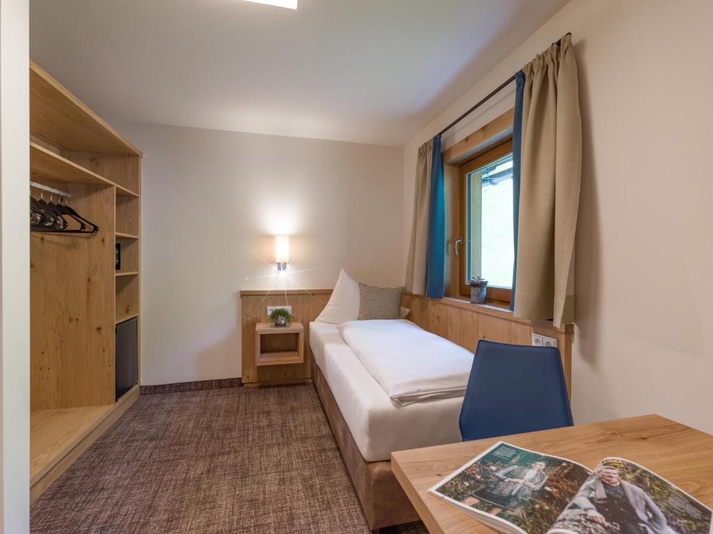 Postel nebo postele na pokoji v ubytování Alpen Glück Hotel Unterm Rain garni