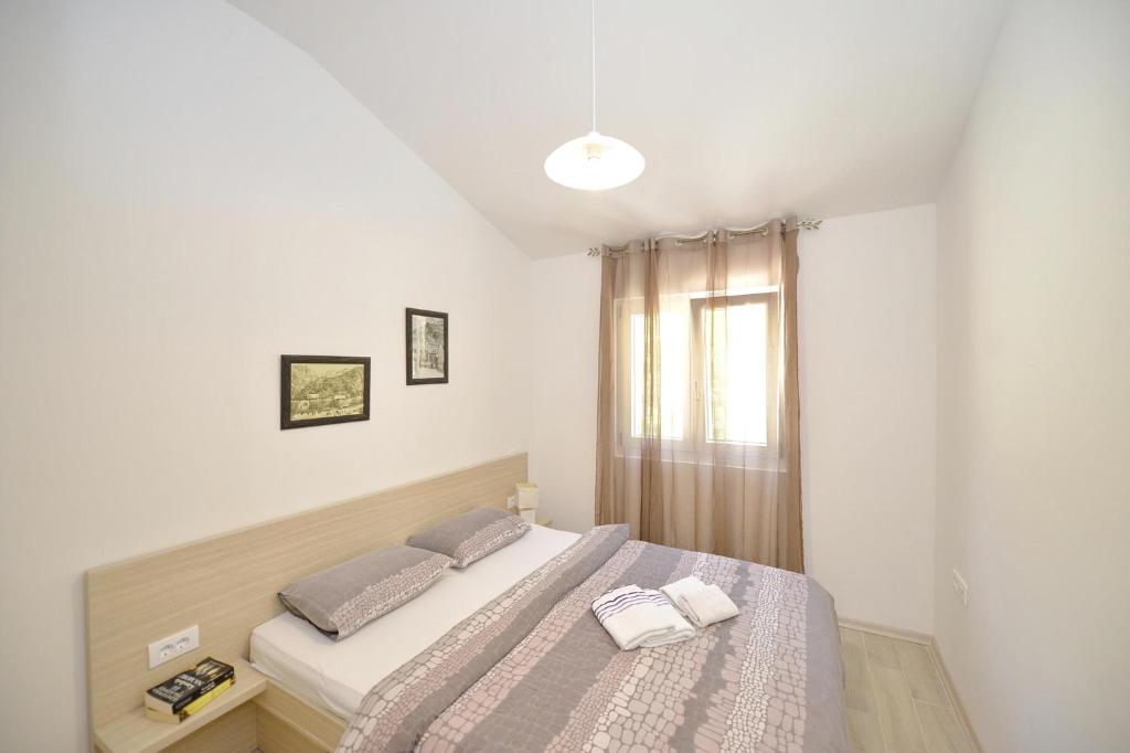 Postel nebo postele na pokoji v ubytování J & P Apartments Orahovac