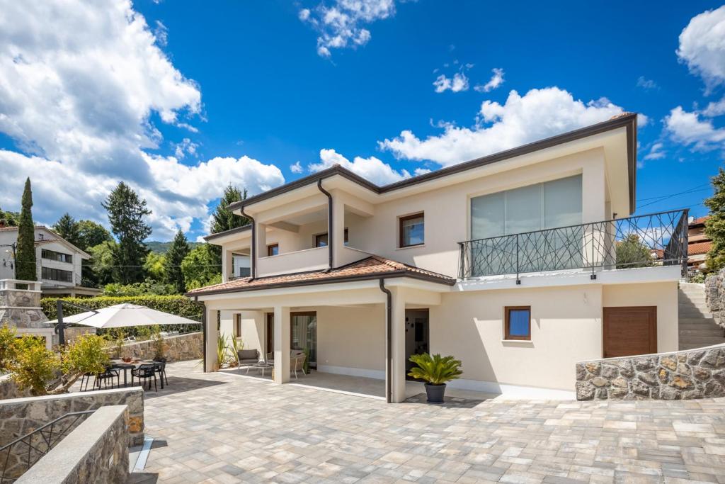 Budova, v ktorej sa vila nachádza