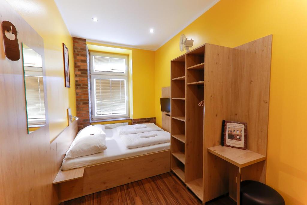 A bed or beds in a room at Do Step Inn Home - Hotel & Hostel