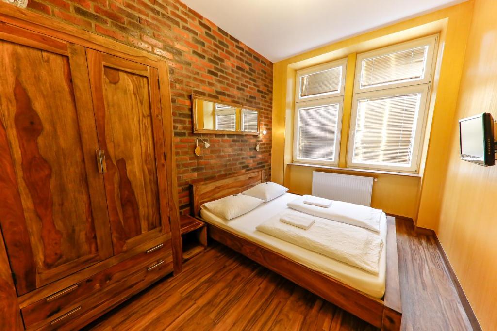 A bed or beds in a room at Do Step Inn Home - Hotel & Hostel