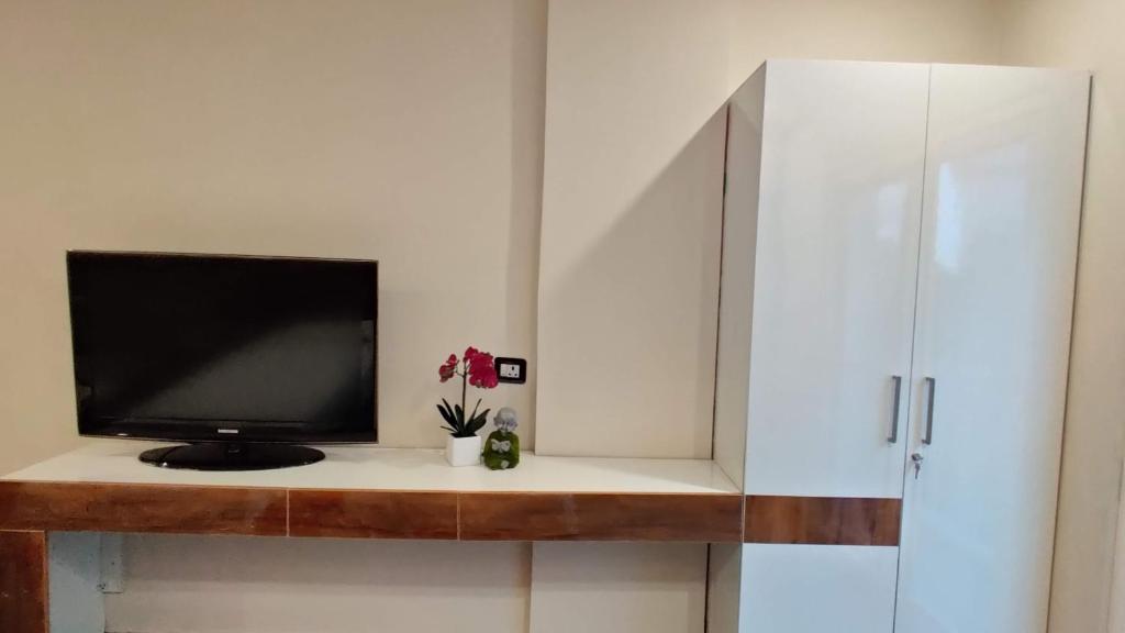 TV a/nebo společenská místnost v ubytování RESTEL STUDIO FLATS