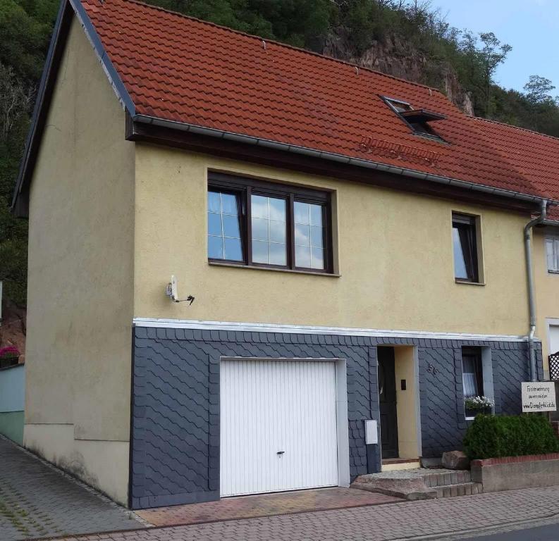 a small house with a white garage door at Ferienhaus Dampferblick in Meißen