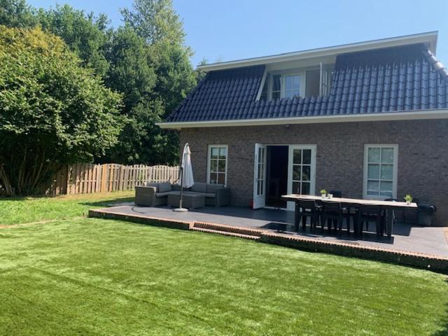 a house with a picnic table in the yard at Vakantiehuis Villa Zeewolde in Zeewolde