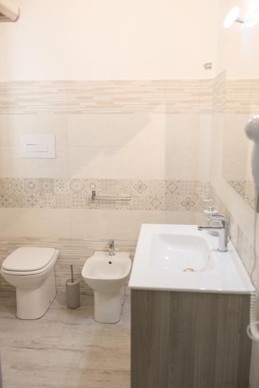 Koupelna v ubytování B&B La Quercia Budoni, Tanaunella