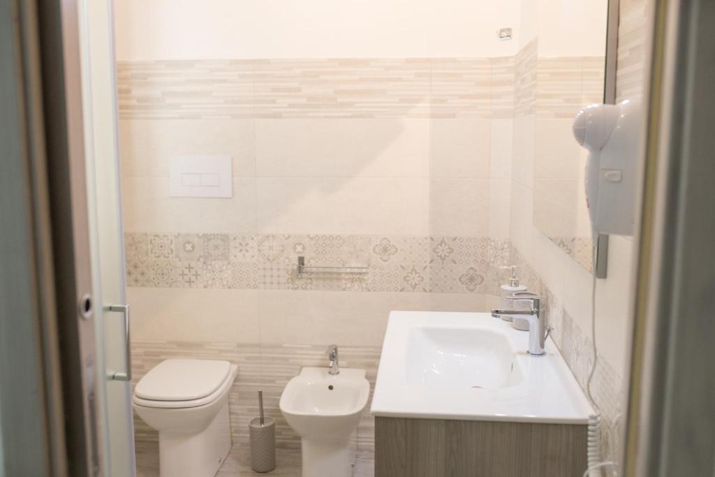 Koupelna v ubytování B&B La Quercia Budoni, Tanaunella