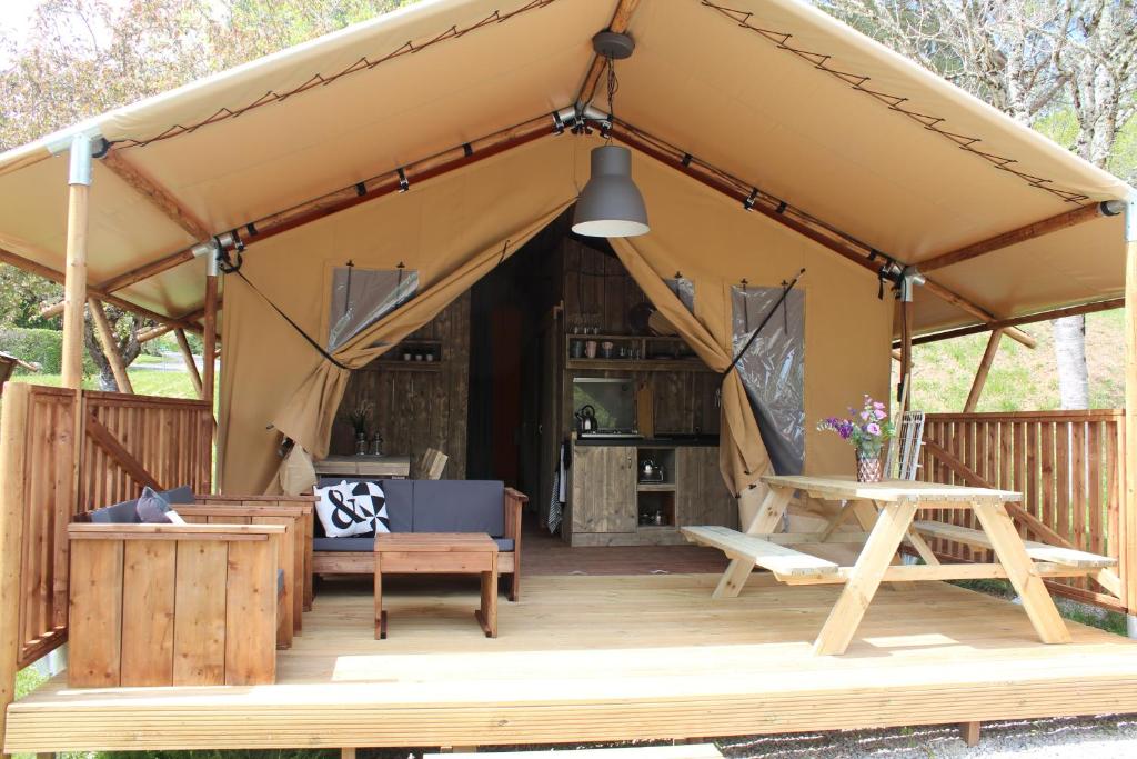 Foto dalla galleria di Glamping Lac du Causse a Lissac-sur-Couze