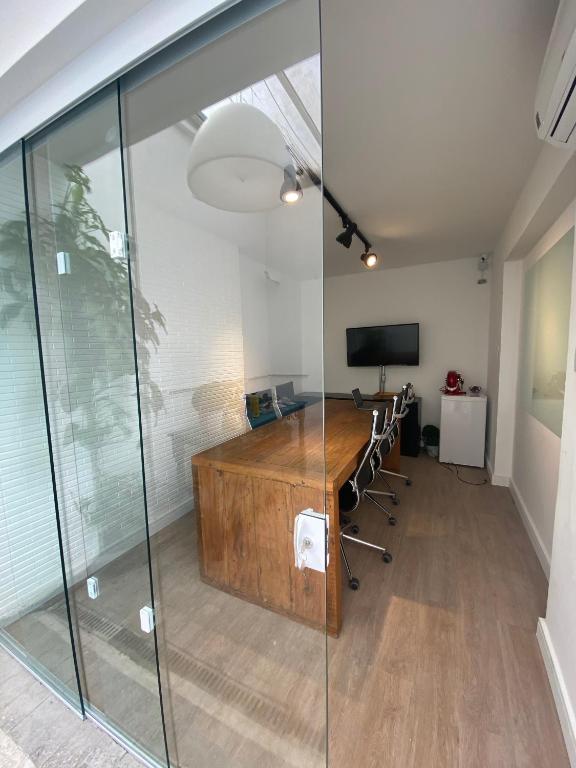 TV a/nebo společenská místnost v ubytování Angatu Hostel