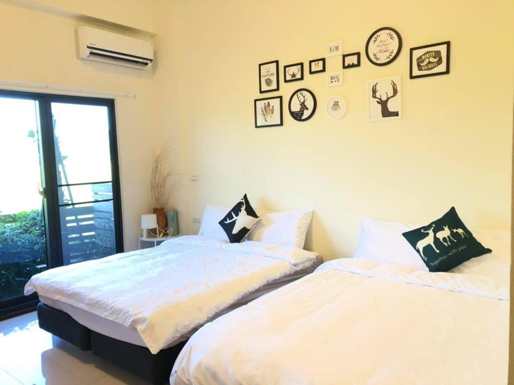 Postel nebo postele na pokoji v ubytování Elk Kitten Homestay