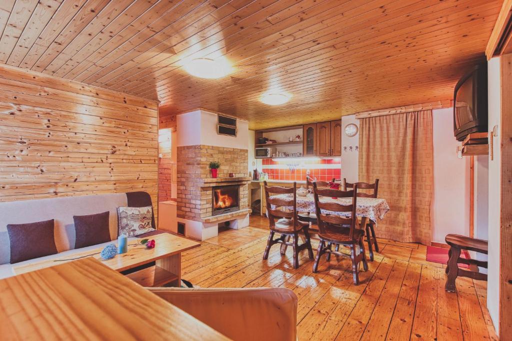 TV a/nebo společenská místnost v ubytování Apartmán Kinských