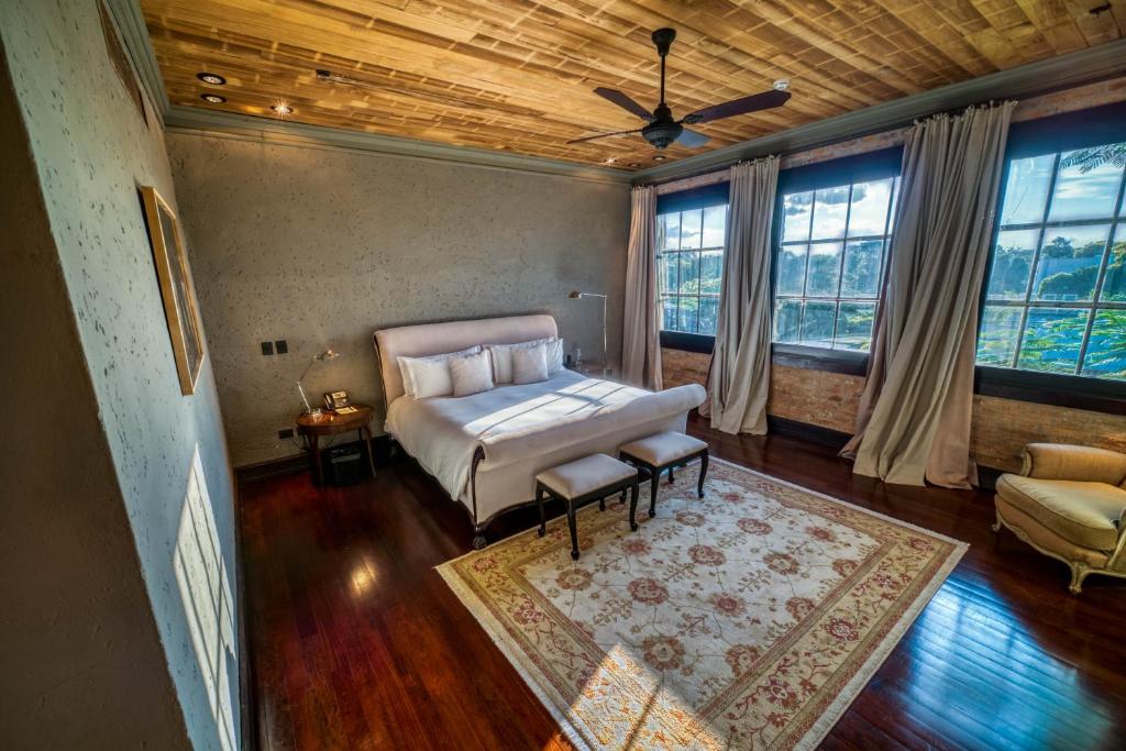Postel nebo postele na pokoji v ubytování Factoria Hotel