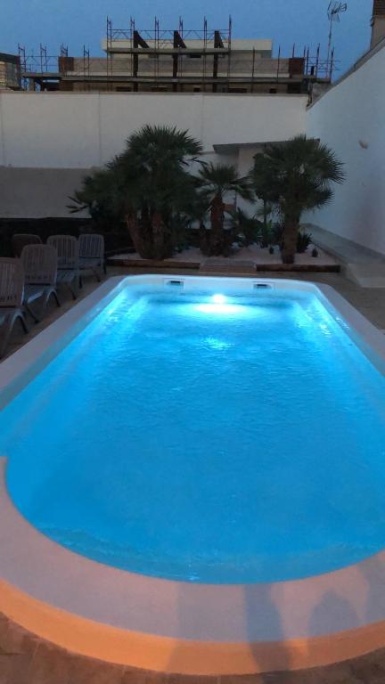 Bazén v ubytovaní B&B RESORT SIGNORILE alebo v jeho blízkosti