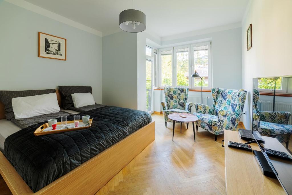 Uma área de estar em Orkana 13 Apartments