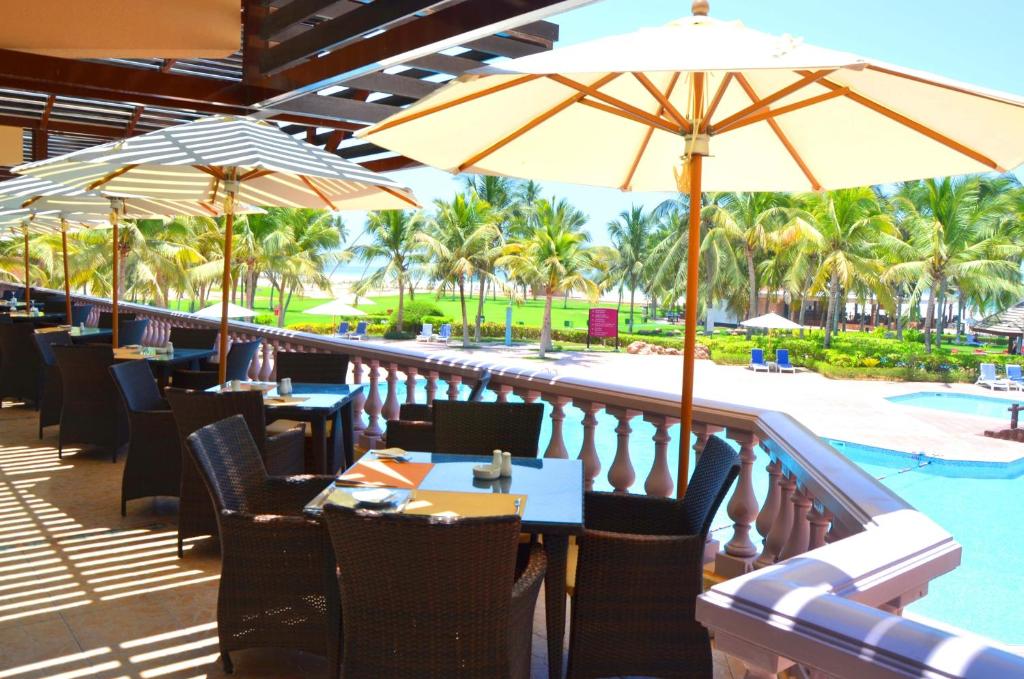Bazén v ubytování Crowne Plaza Resort Salalah by IHG nebo v jeho okolí