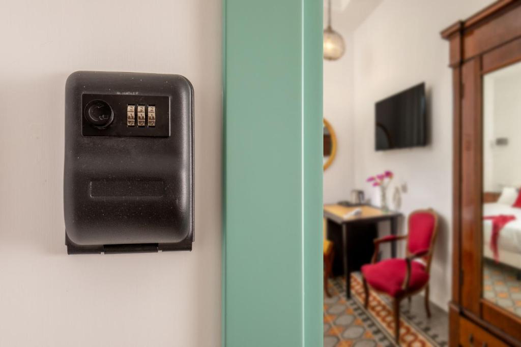 Televízia a/alebo spoločenská miestnosť v ubytovaní Guesthouse Serafino