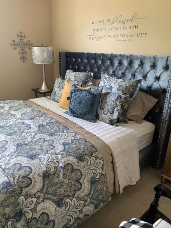 Yahweh House - Deluxe King Room