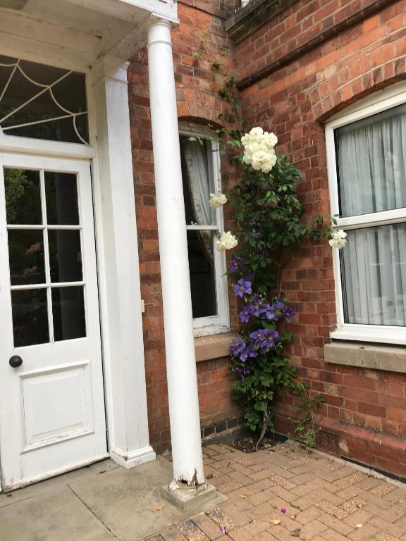 Majutusasutuse Coundon Lodge Coventry fassaad või sissepääs