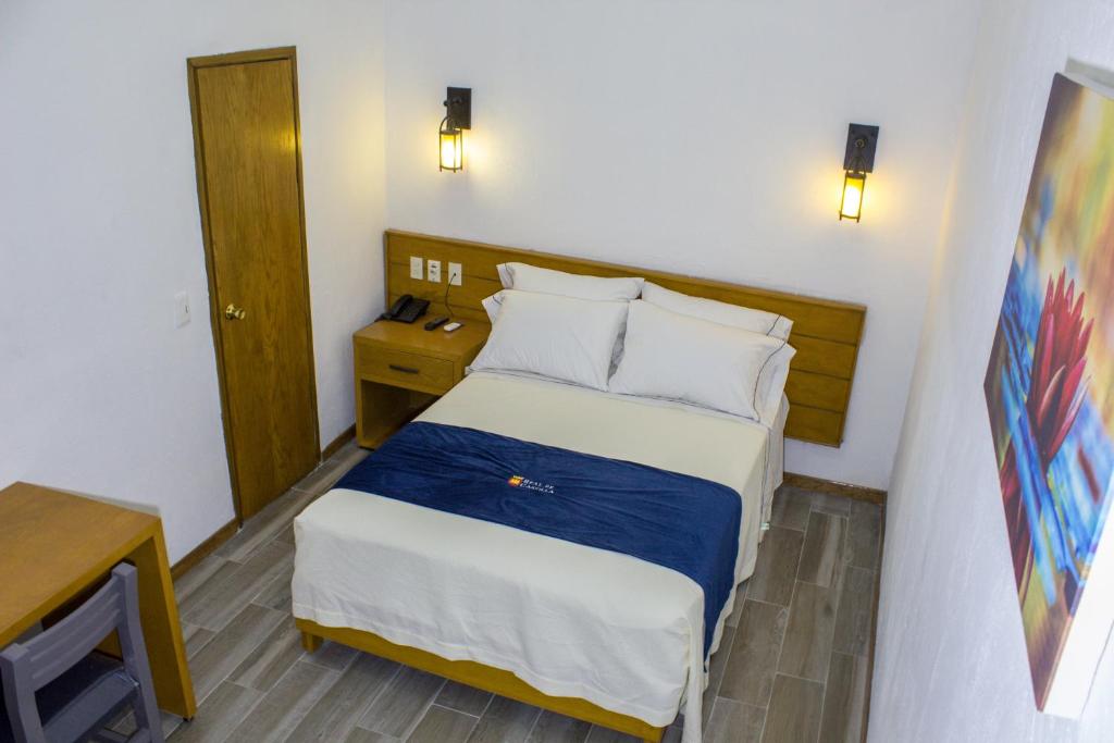 Postel nebo postele na pokoji v ubytování Hotel Real de Castilla Colonial