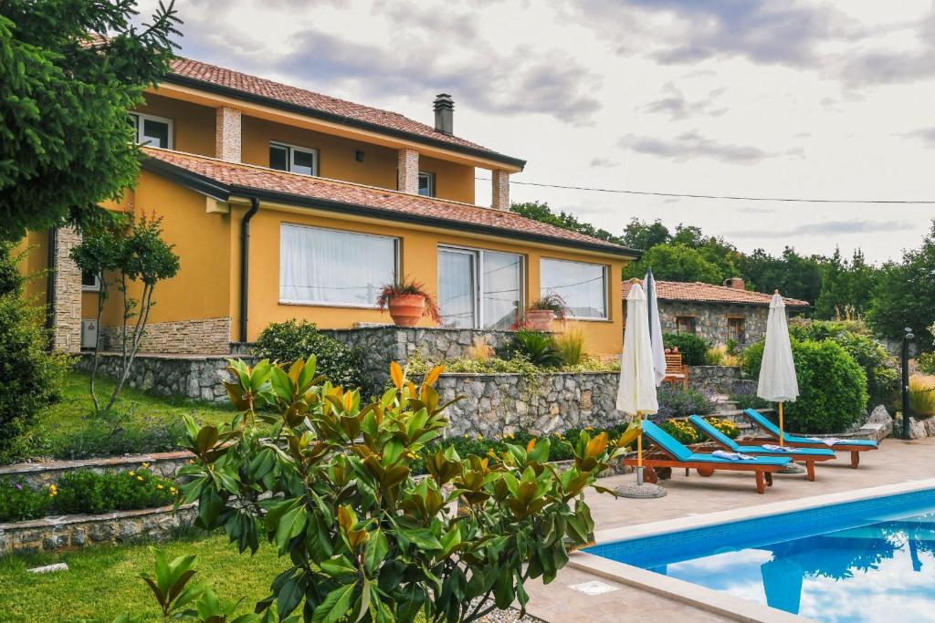 Bazén v ubytovaní *****Pool house with beautiful seaview,big garden and old tavern***** alebo v jeho blízkosti