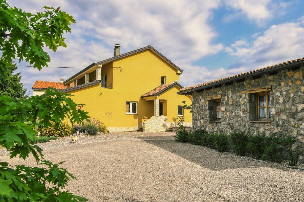 Budova, v ktorej sa vila nachádza