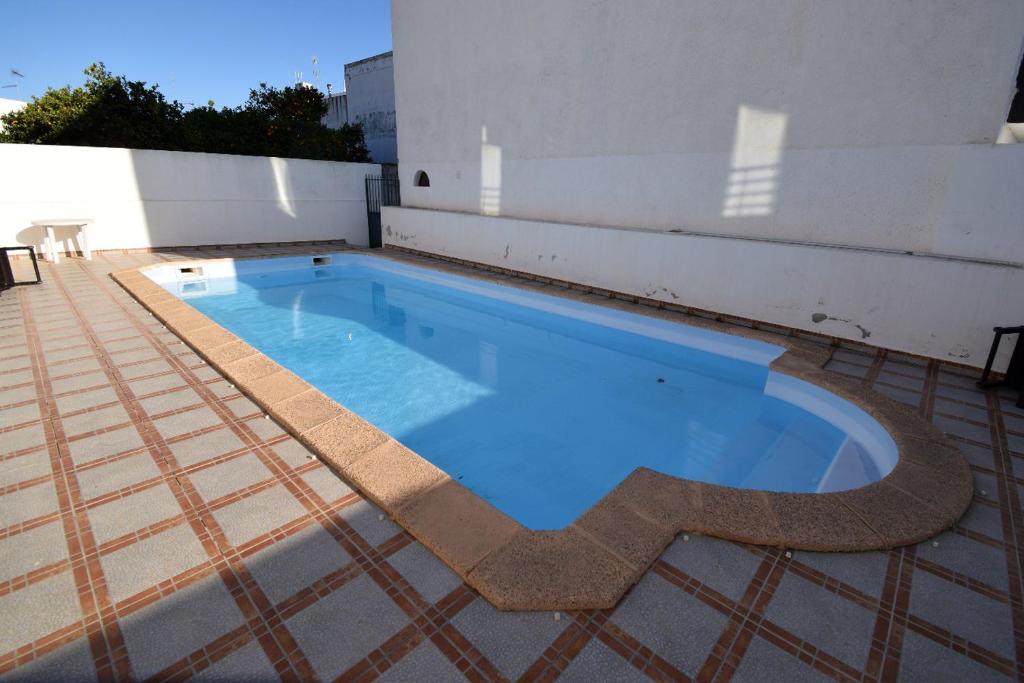 a swimming pool on top of a building at Piscina Apartment in Santa Luzia