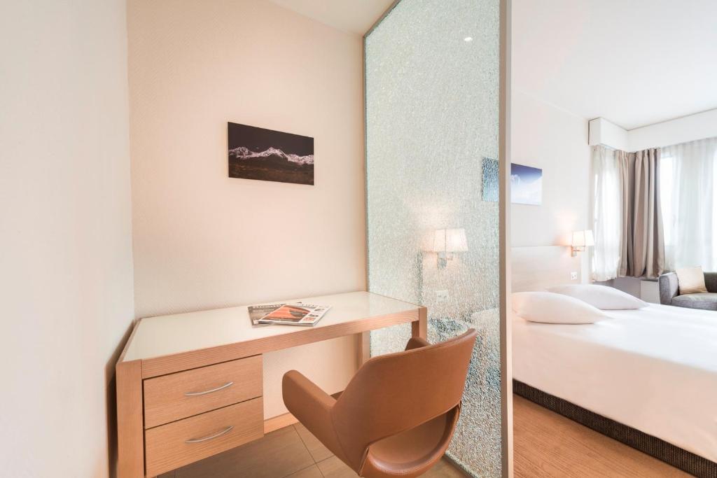 Postel nebo postele na pokoji v ubytování Starling Hôtel Résidence Genève