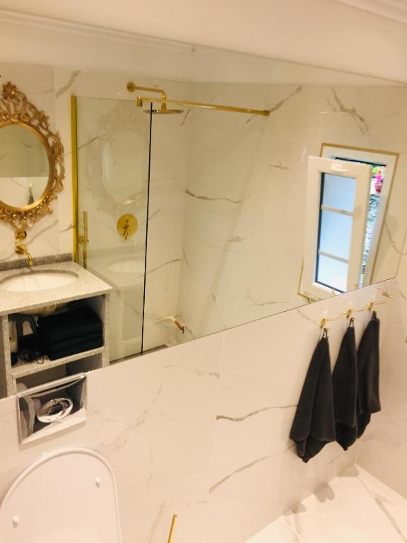 Kúpeľňa v ubytovaní Domek w Pieninach Apartament Pałacowy Liliana